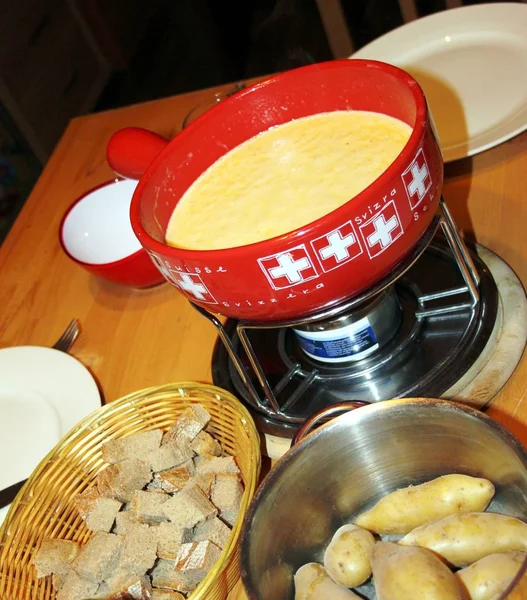 Tasty Swiss Cheese Fondue — Stock Photo, Image