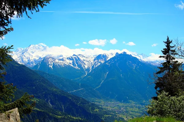 Nas Altas Montanhas Suíça — Fotografia de Stock