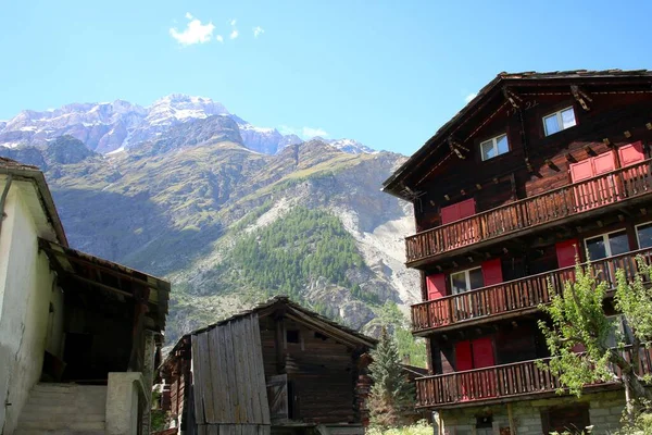Sviçre Nin Alp Mimarisi — Stok fotoğraf