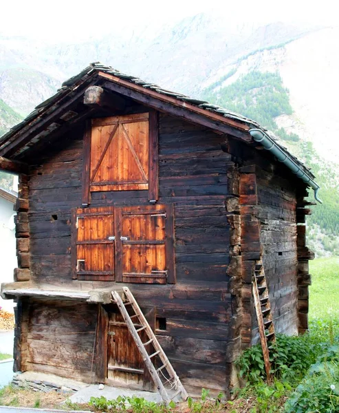 Αλπική Αρχιτεκτονική Στην Ελβετία — Φωτογραφία Αρχείου