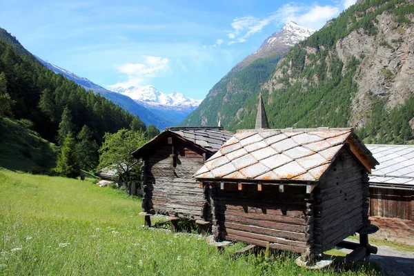Alpská Architektura Švýcarska — Stock fotografie