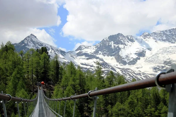 Hängebrücke Hochgebirge Der Schweiz — Stockfoto