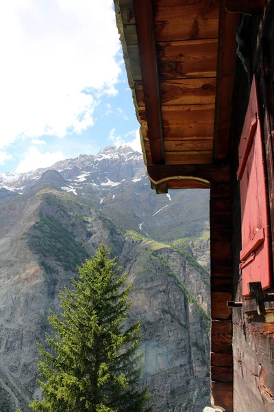 Arquitetura Alpina Suíça — Fotografia de Stock