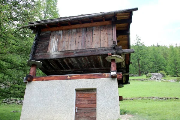 Architektura Alpejska Szwajcarii — Zdjęcie stockowe