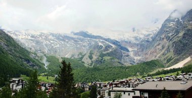 Valais 'te Saas Ücreti 