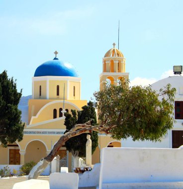 Santorini 'deki Yunan Kilisesi
