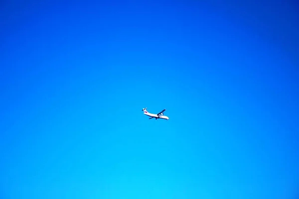 Ferienflieger Himmel — Stockfoto