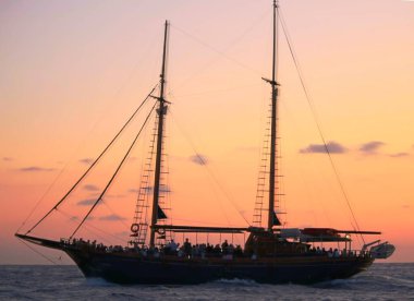 Akdeniz 'de gün batımında