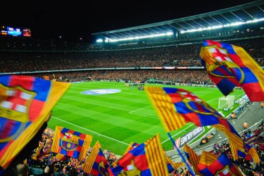 FC Barcelona futbol maçı Atletico Madrid'i Camp Nou Barcelona - marşı ve tifo oyunun başında