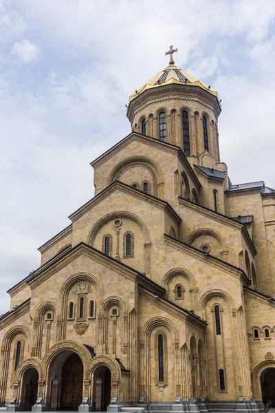 Пресвятої Трійці – Самеба є Святої Трійці собор з Тбілісі в Грузії. — стокове фото