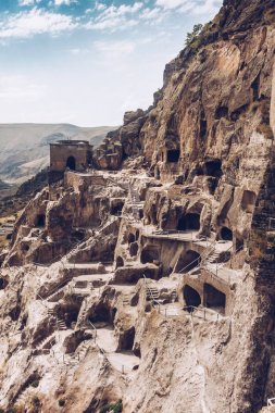 Vardzia mağara city-manastır. İlgi çekici özelliklerinden biri