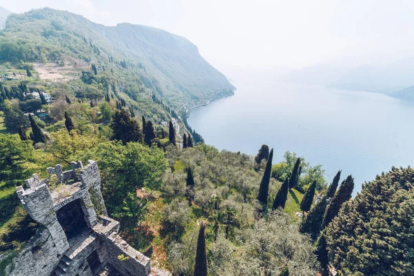 Veduta aerea dal Castello di Vezio sul lago di Como . — Foto Stock