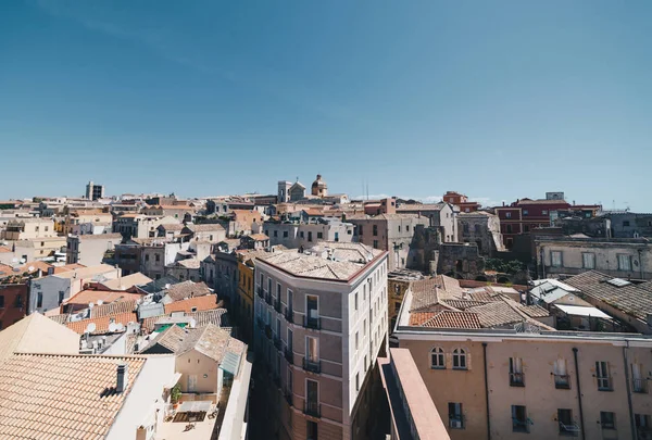 Letecký pohled na město Sardinie z nejvyšší věže. — Stock fotografie