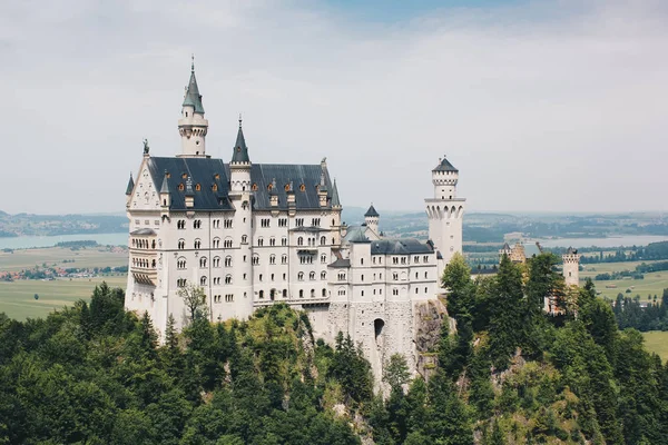 Neuschwanstein slott i Bayern, Tyskland. — Stockfoto