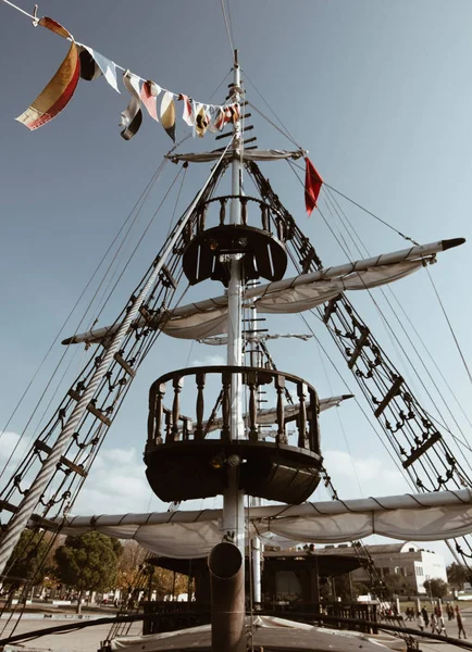 Belső nézet egy hagyományos vitorlás hajó - kaland navigációs koncepció — Stock Fotó