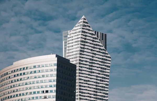 Varsovia Capital de Polonia - Rascacielos modernos - finanzas y economía nuevos negocios —  Fotos de Stock