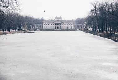 Palace su - Kraliyet Sarayı Łazienki Parkı kış, Varşova, Polonya