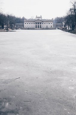 Palace su - Kraliyet Sarayı Łazienki Parkı kış, Varşova, Polonya