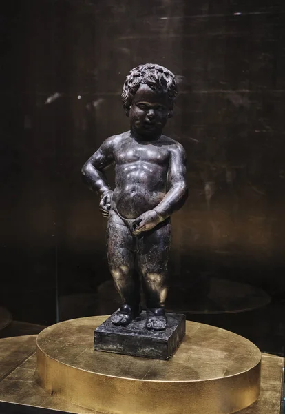 El original Manneken Pis (Manikin Piss) Bruselas Bélgica NOV 2019 . —  Fotos de Stock