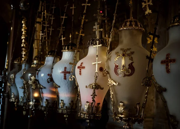 Decorated Vase close up at the Church of the Holy Sepulcher - Stone of Unction in Jerusalem, Israel. — Stock Photo, Image