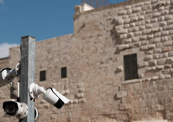 Muro de la Ciudad Vieja de Jerusalén y control de cámara de seguridad - Israel . — Foto de Stock