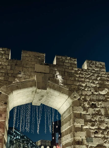 Neues tor in der nacht in der alten stadt jerusalem, israel. — Stockfoto