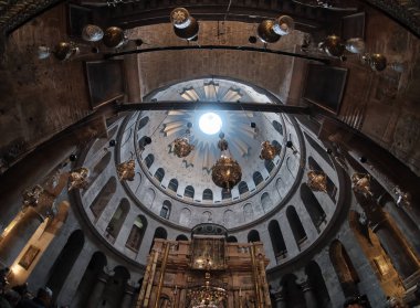 Kutsal Mezar Kilisesi 'ndeki 2019 Aralık Ortodoks Lambaları - İsrail, Kudüs' teki Unction Taşı.