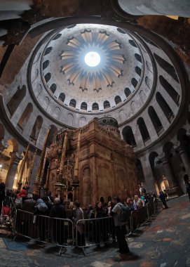 Aralık 2019 - Kutsal Mezar Kilisesi 'nin tavanı - İsrail, Kudüs' teki Unction Taşı.