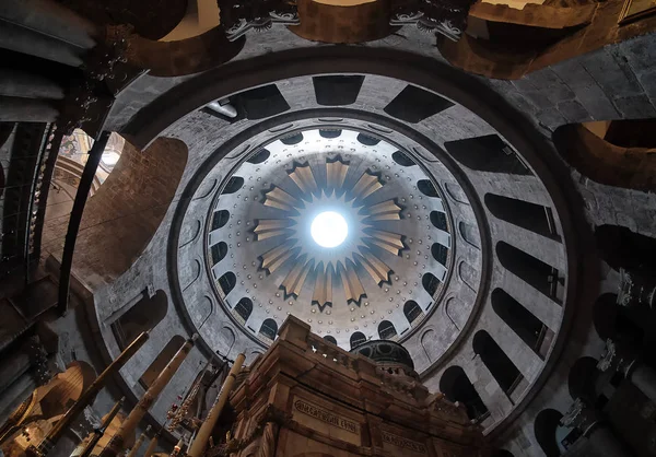 DIC 2019 - techo en la Iglesia del Santo Sepulcro - Piedra de la Unción en Jerusalén, Israel — Foto de Stock