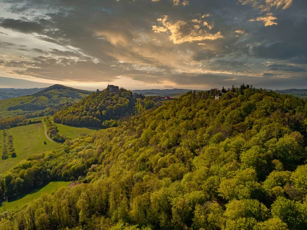 Vista Aérea Del Castillo Buchlov Capilla San Barbora Paisaje Moravia Fotos De Stock