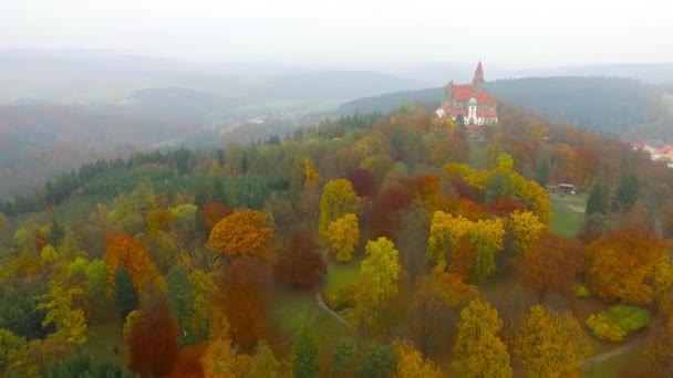 Letecký Pohled Romantický Pohádkový Zámek Bouzov Podzimní Krajině Moravia Česká — Stock video