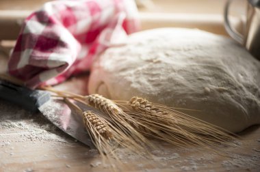 pizza hamur bir tablo