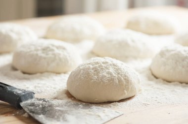 buğday unu pişirme için hazır kaplı hamur topları
