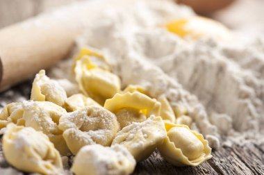 Buğday ve un ile tortellini makarna