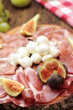 meze, incir ve jambon