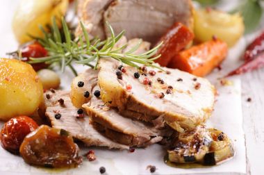 Sebze ile kavrulmuş domuz eti