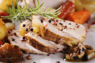 Sebze ile kavrulmuş domuz eti