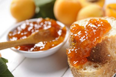 Kayısı ve ekmek ev yapımı