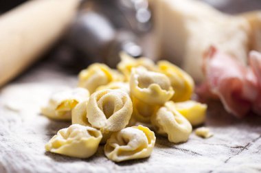 Ev yapımı ham Tortellini