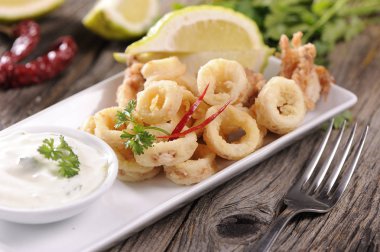 Kızarmış Calamari Halkaları