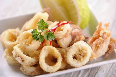Kızarmış Calamari Halkaları