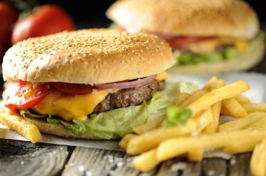 hamburger çiplerle sunulan hizmet