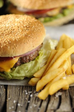 hamburger çiplerle sunulan hizmet