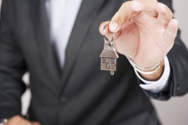 Evin anahtarı işadamı elinde