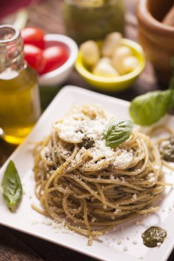 Pesto soslu spagetti.