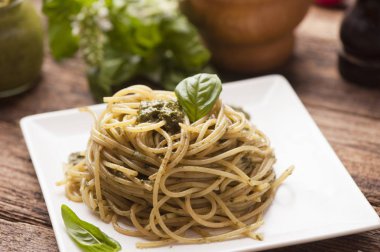 Pesto soslu spagetti.