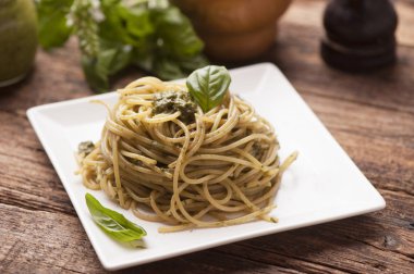 Pesto soslu spagetti.