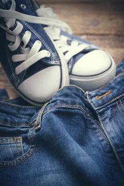 spor ayakkabı, spor ayakkabı, kot kot