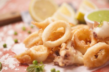 Taze kızarmış kalamar 