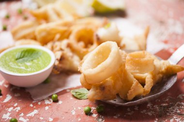 Taze kızarmış kalamar 